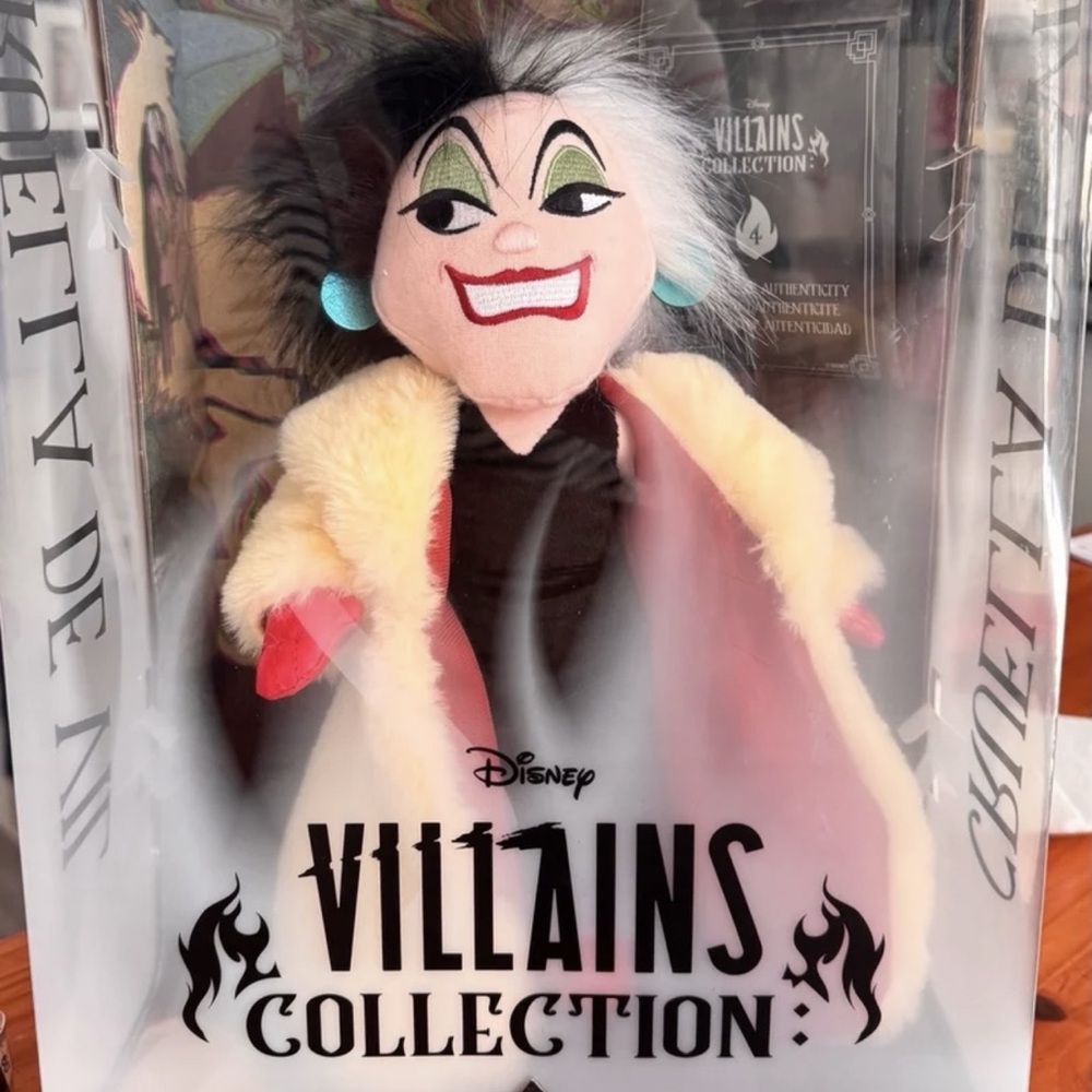 Disney Villain Collection Cruella De Vil 13” Plushy Limited Edition New/Box $35 - Picture 11 of 12